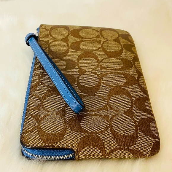 NWT Coach large corner zip wristlet in Signature Canvas - Picture 5 of 7